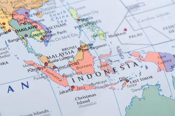 关注地图上的印尼。资料来源:《世界参考地图集》